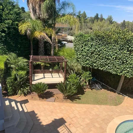 3 Bedroom With A Sea View Completely Private *