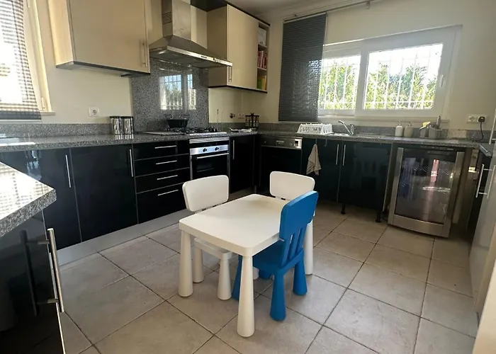 3 Bedroom With A Sea View Completely Private *