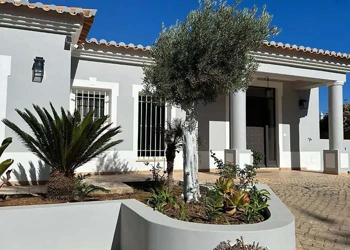 3 Bedroom With A Sea View Completely Private *