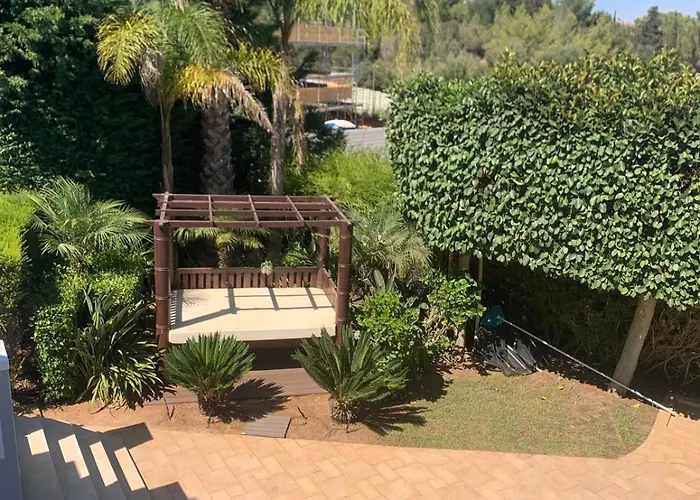 3 Bedroom With A Sea View Completely Private *